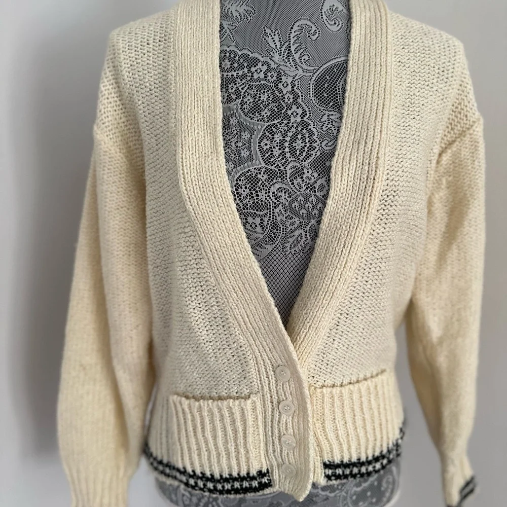 Vintage 80s Scenario Sz: L cream V-neck button-front knit cardigan Pockets.
